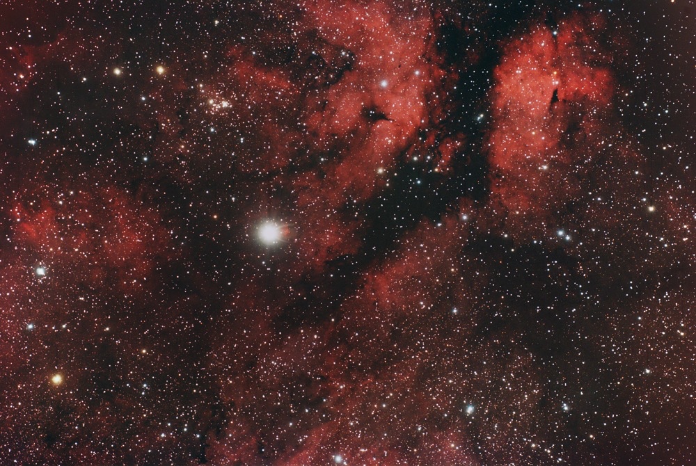 Astrophotography - introduction: Sadr star in Cygnus constellation, shot by the author.