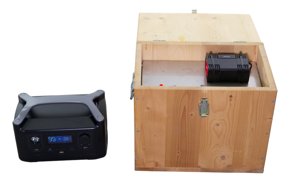 How to choose the correct power source for your EAGLE: EcoFlow RIVER power station with lithium battery (left) is more compact and lightweight than DIY solution based on a standard deep-cycle 12V battery (right)