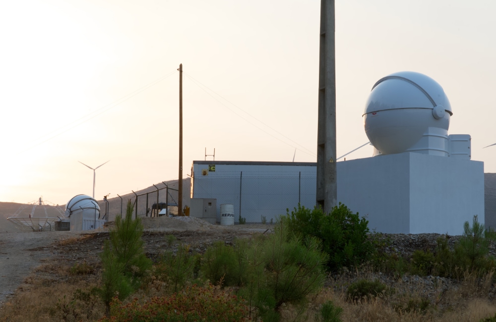 BINO-SSA Observatory Station installed in Pampilhosa da Serra Space Observatory (PASO): to the left the Radio2Space SPIDER 500A radio telescope we previously installed in PASO; to the right the BINO-SSA Observatory Station.