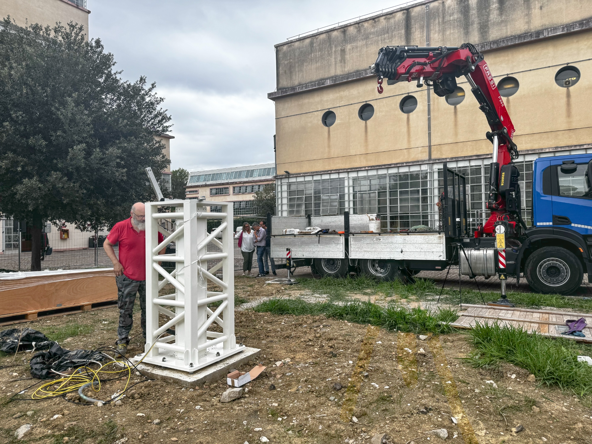 SPIDER 500A MarkII radio telescope for 1420 MHz radio astronomy installed in University of Pisa