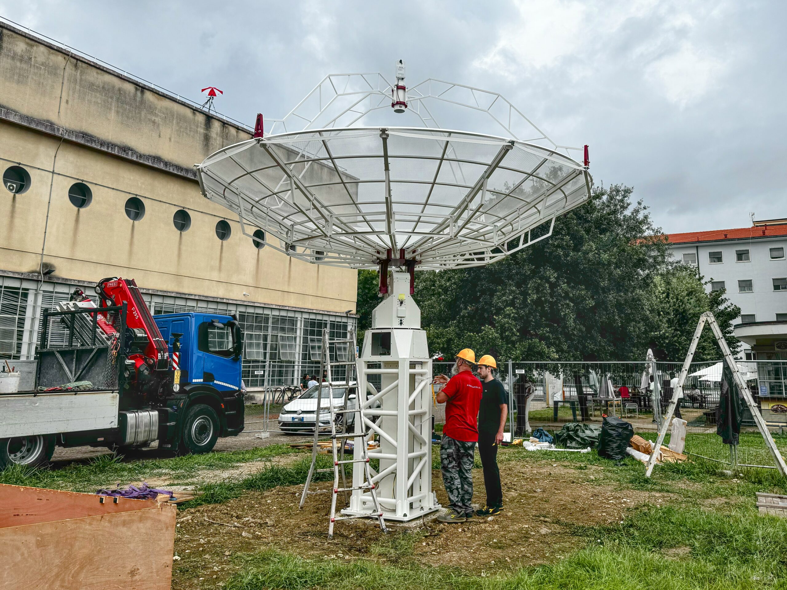 SPIDER 500A MarkII radio telescope for 1420 MHz radio astronomy installed in University of Pisa