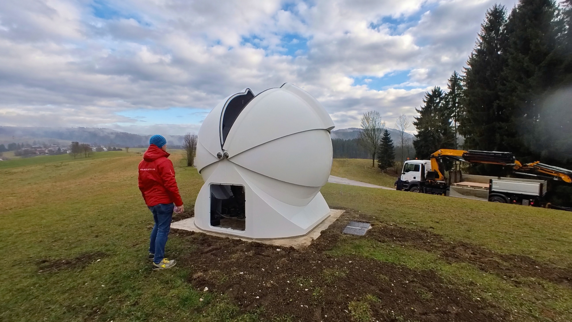 Computerized clamshell dome for telescopes and space monitoring