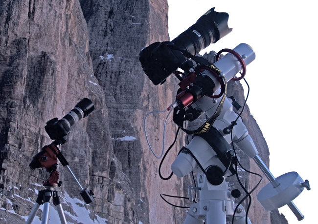 Star Adventurer contro EAGLE CORE kit: a sinistra lo StarAdventurer su treppiede fotografico, a destra il kit EAGLE CORE su montatura equatoriale EQ5 SynScan
