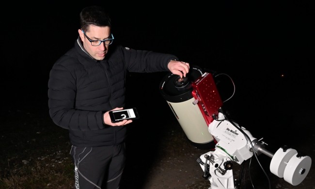 Collimate the telescope by observing the image in real time on a portable device, such as your smartphone.